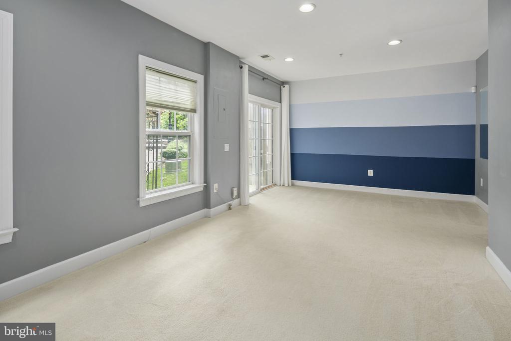 513 TRIADELPHIA WAY