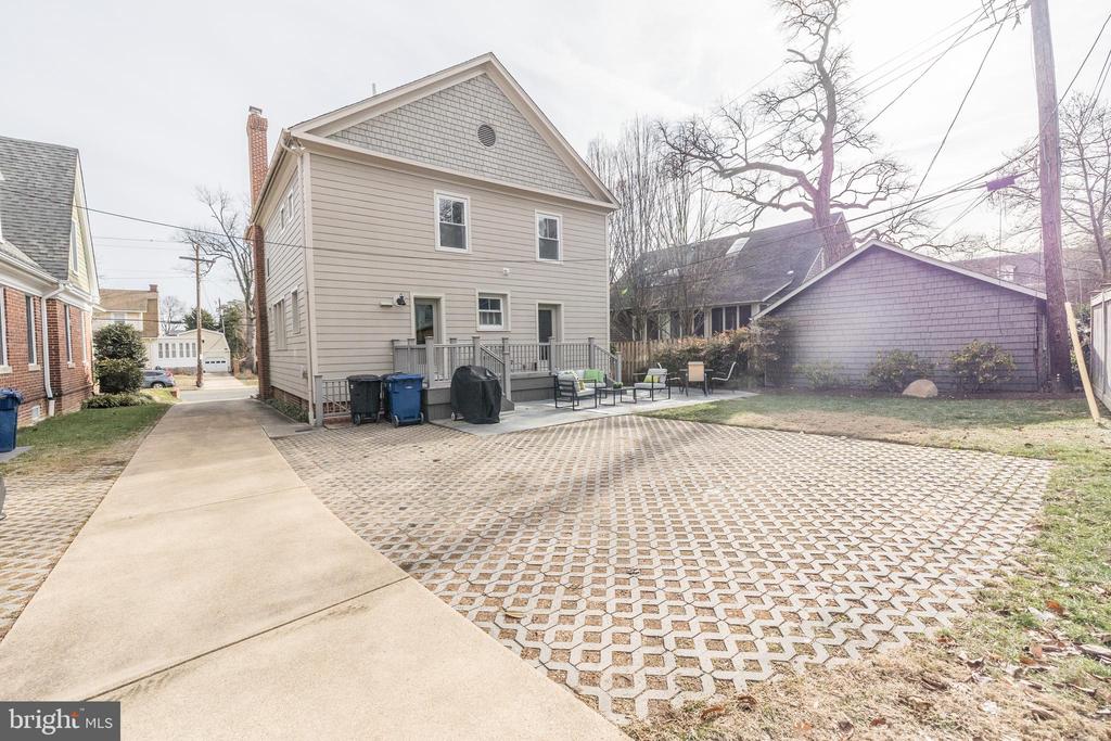 202 Russell Rd