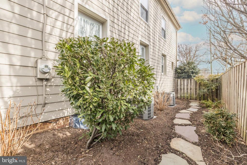 202 Russell Rd