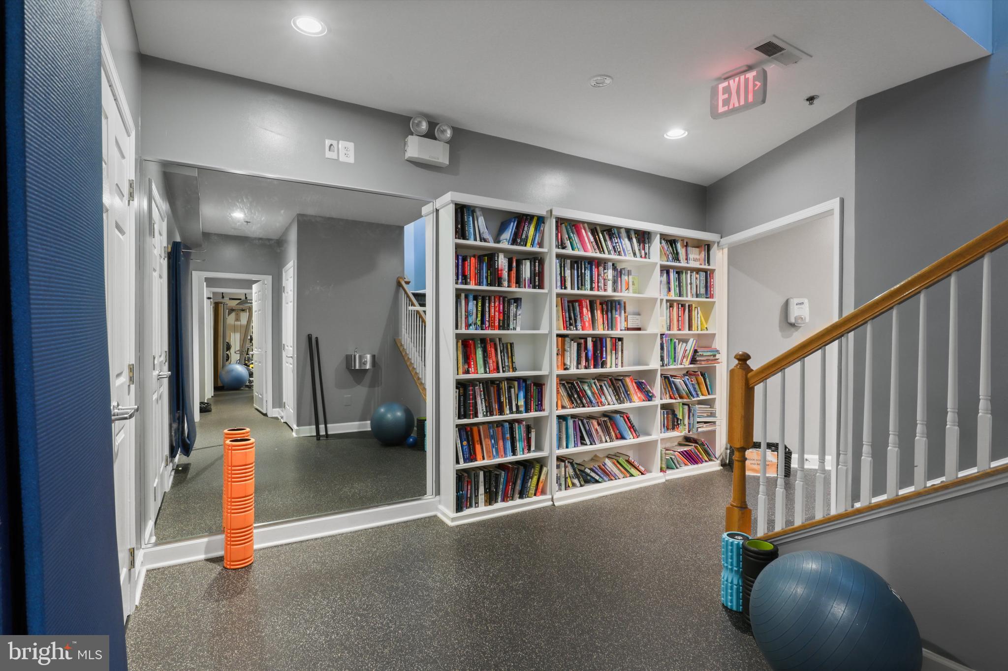 1223 ROUNDHOUSE LANE