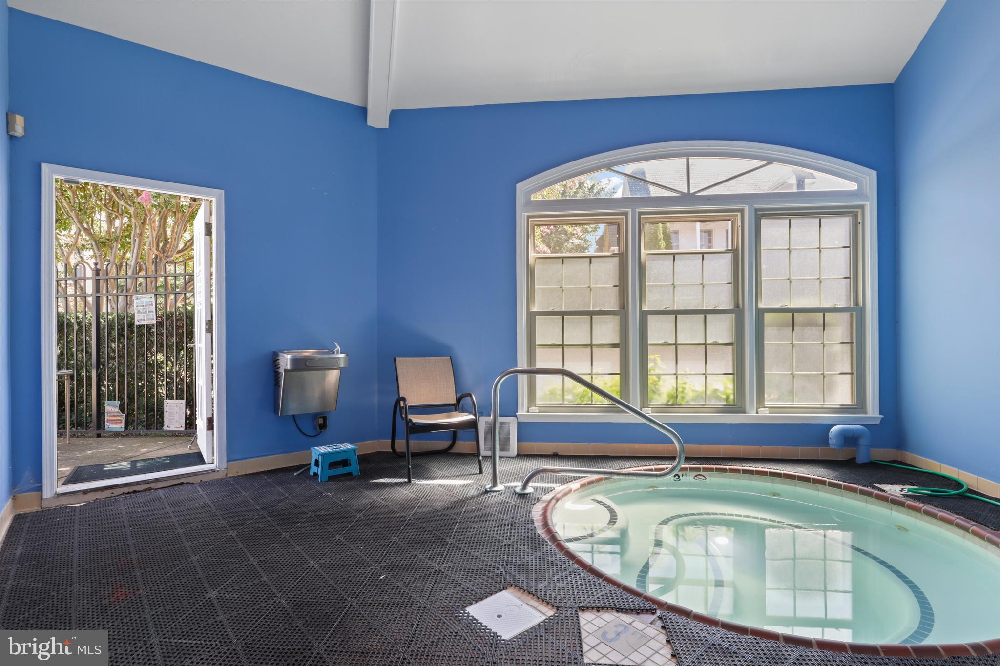 1223 ROUNDHOUSE LANE