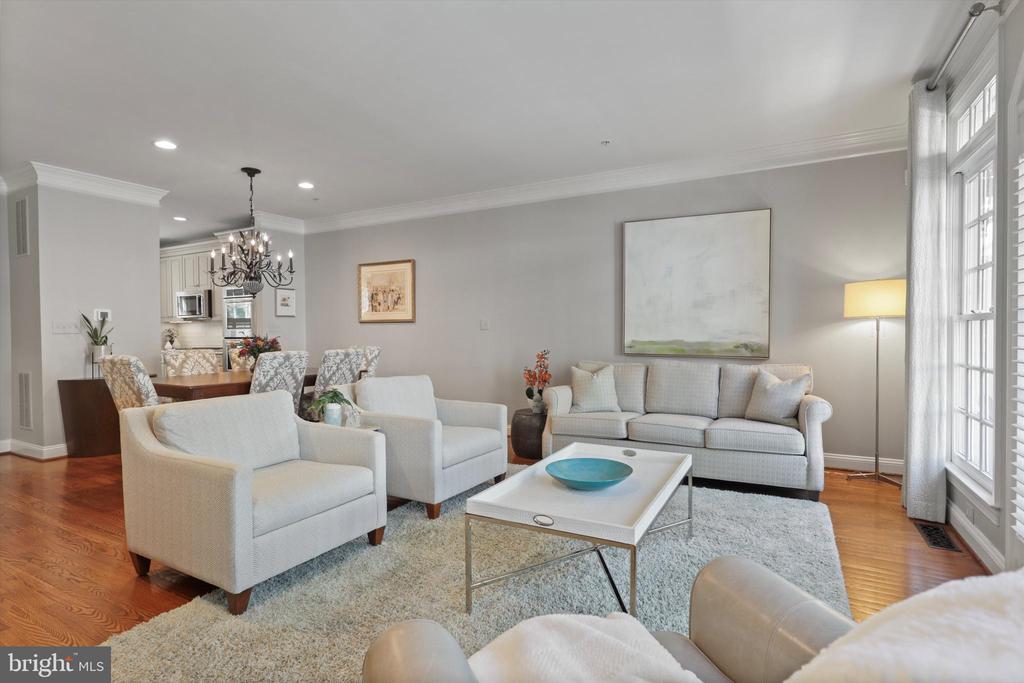 1223 ROUNDHOUSE LANE