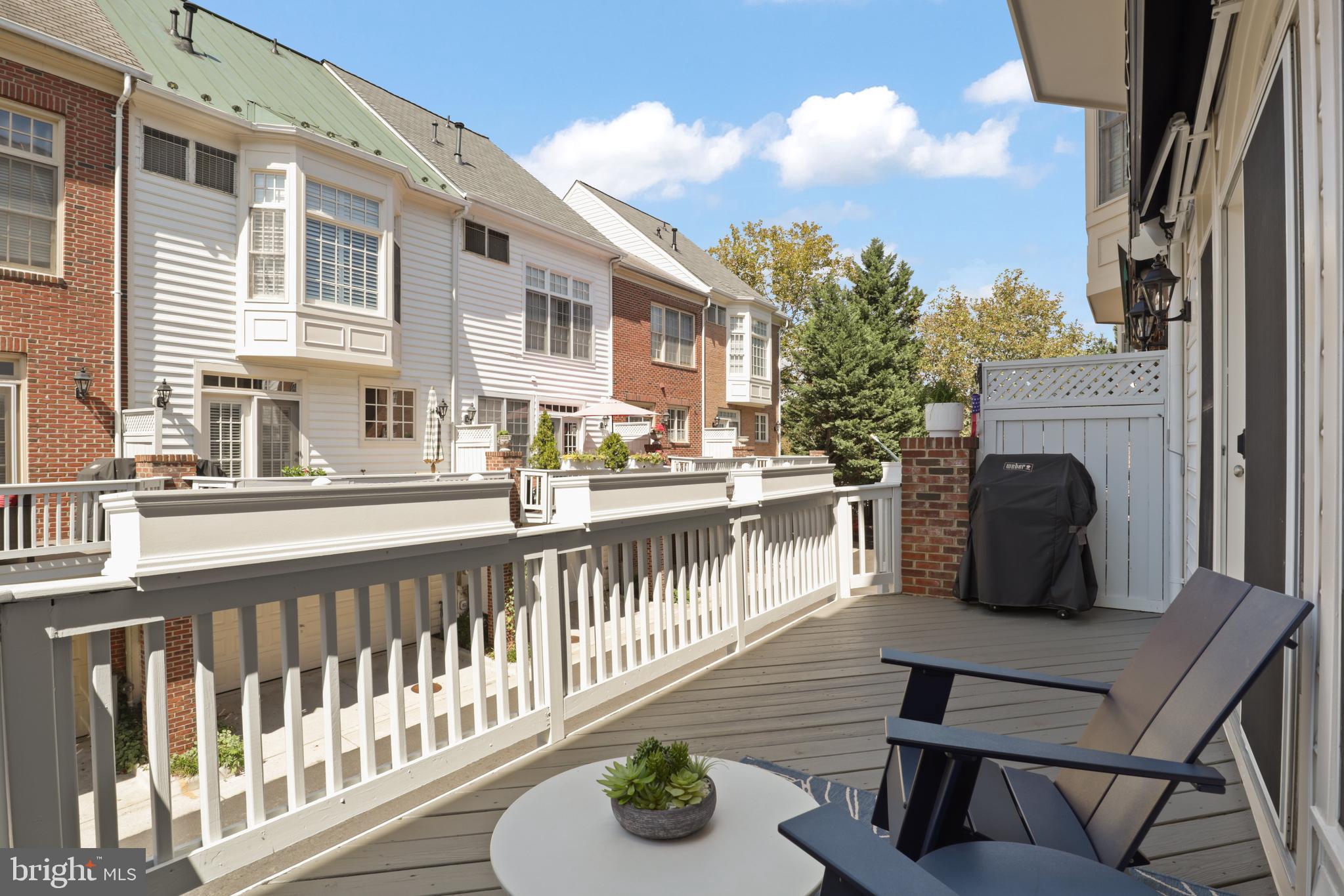 1223 ROUNDHOUSE LANE