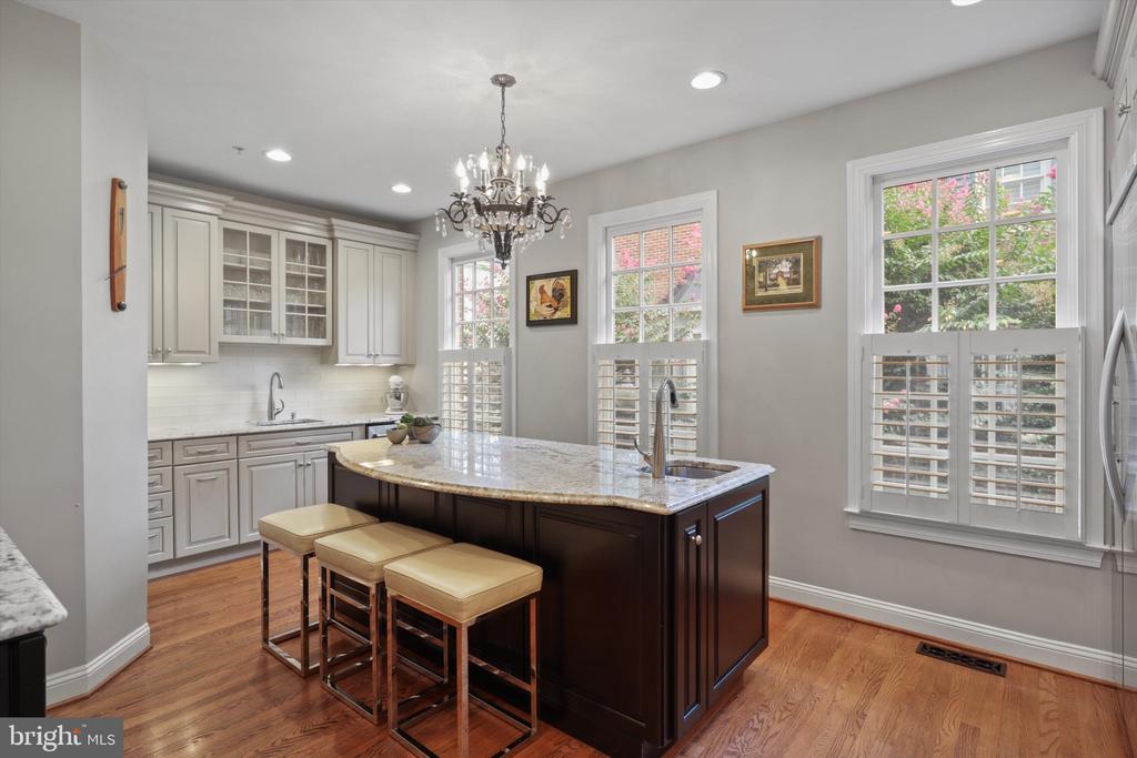 1223 ROUNDHOUSE LANE