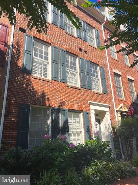 1223 ROUNDHOUSE LANE