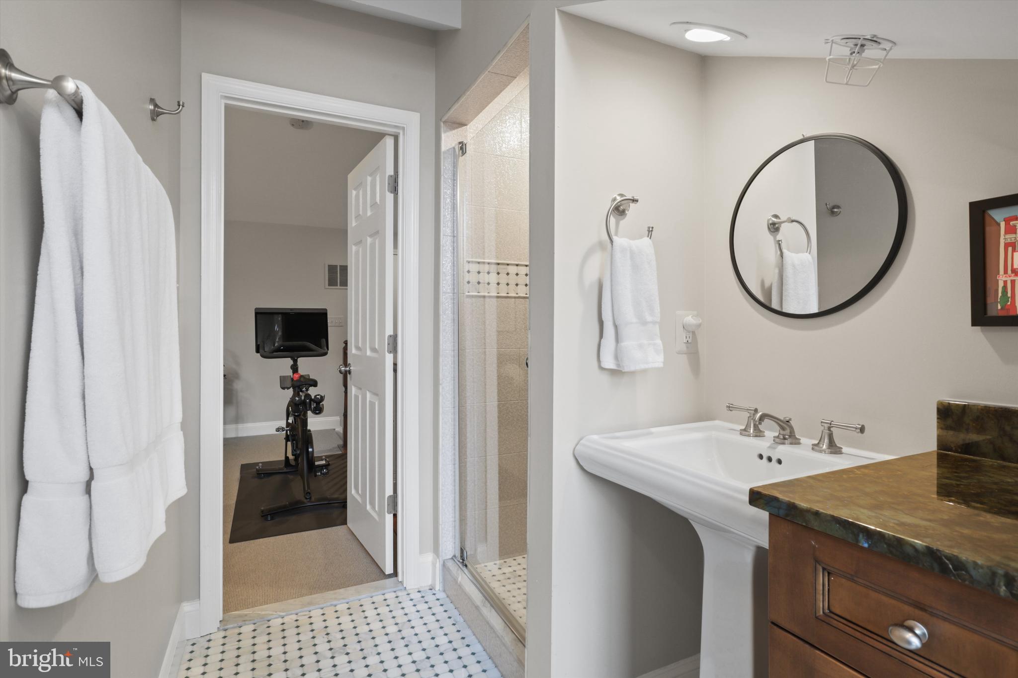 1223 ROUNDHOUSE LANE