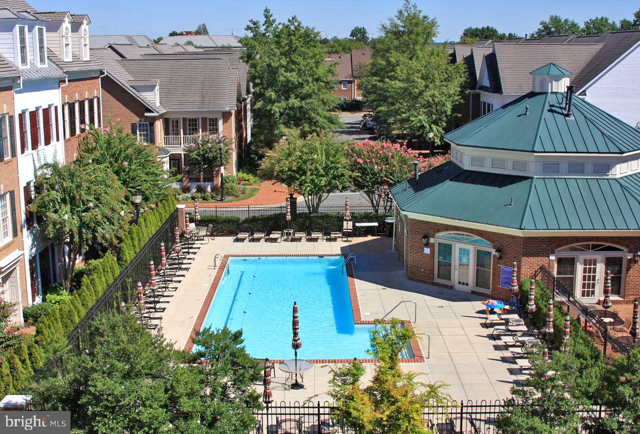 1223 ROUNDHOUSE LANE