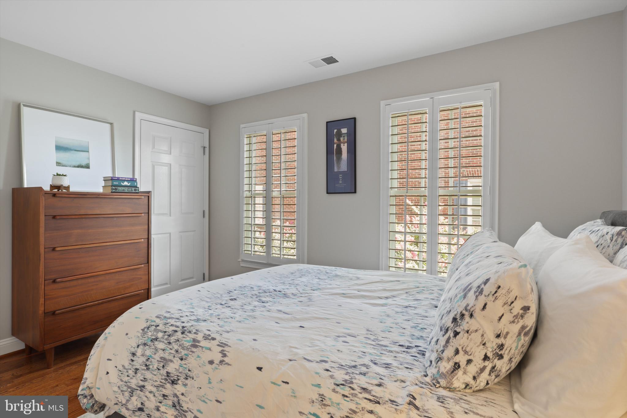 1223 ROUNDHOUSE LANE