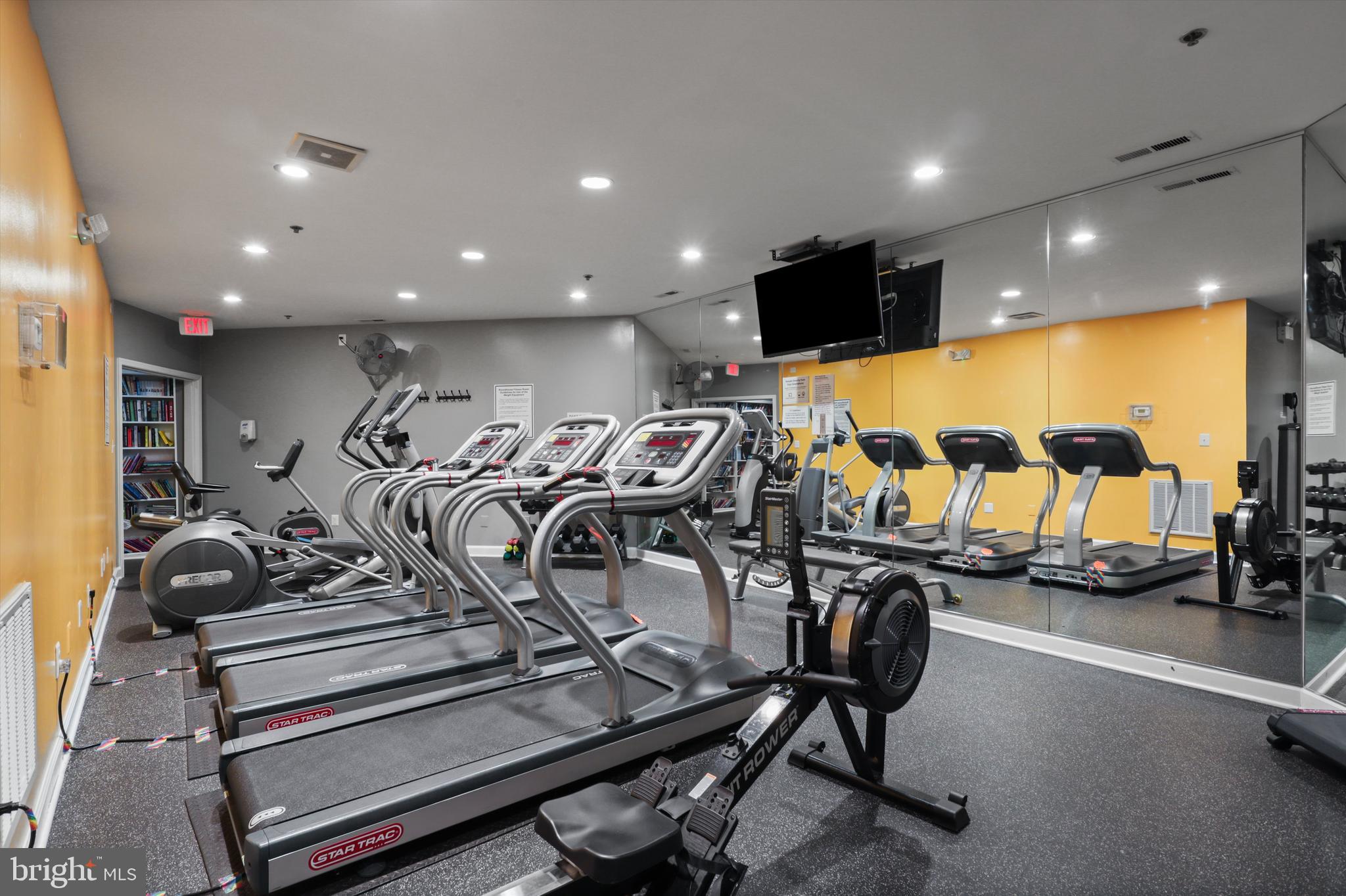 1223 ROUNDHOUSE LANE