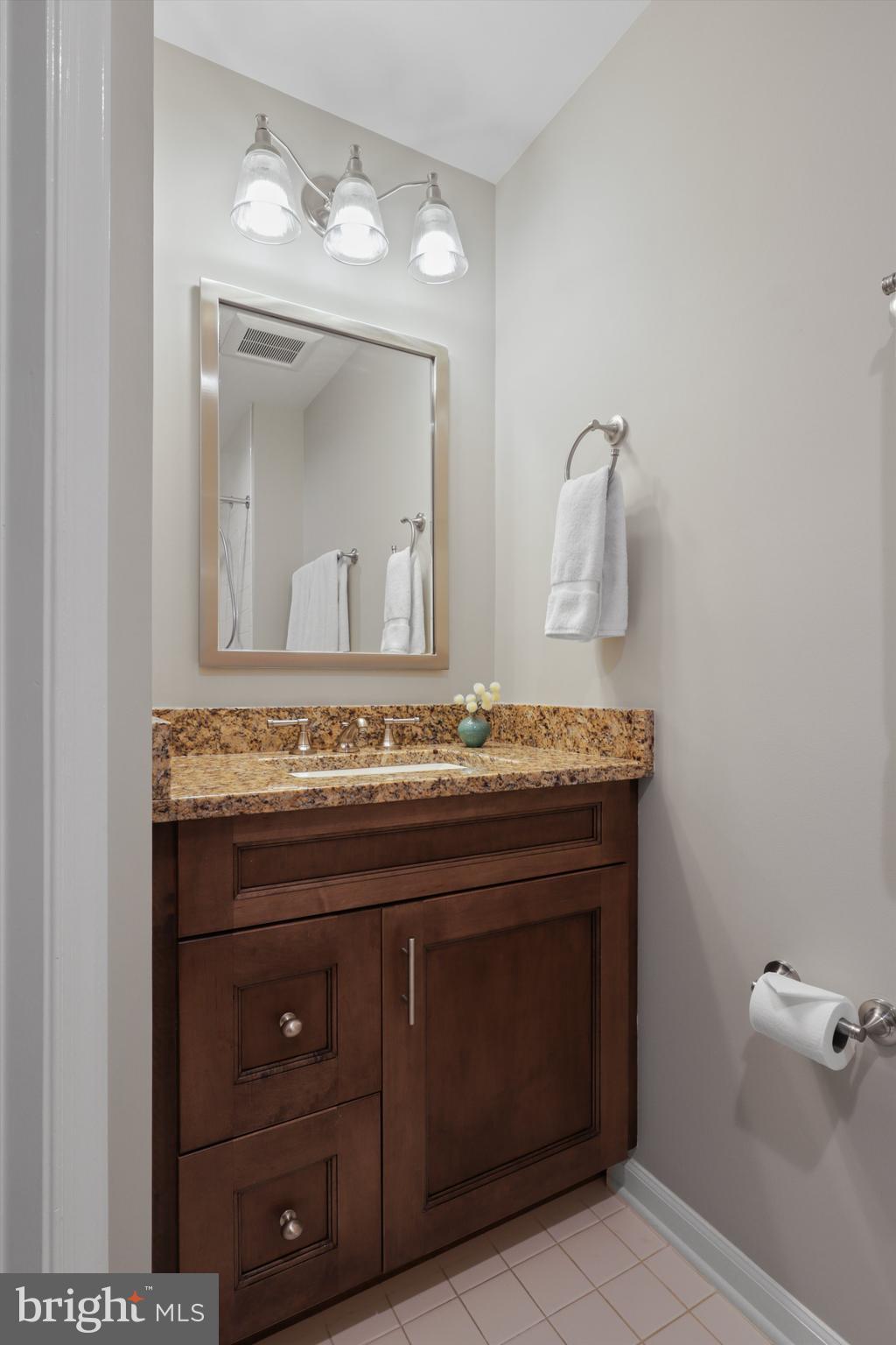 1223 ROUNDHOUSE LANE