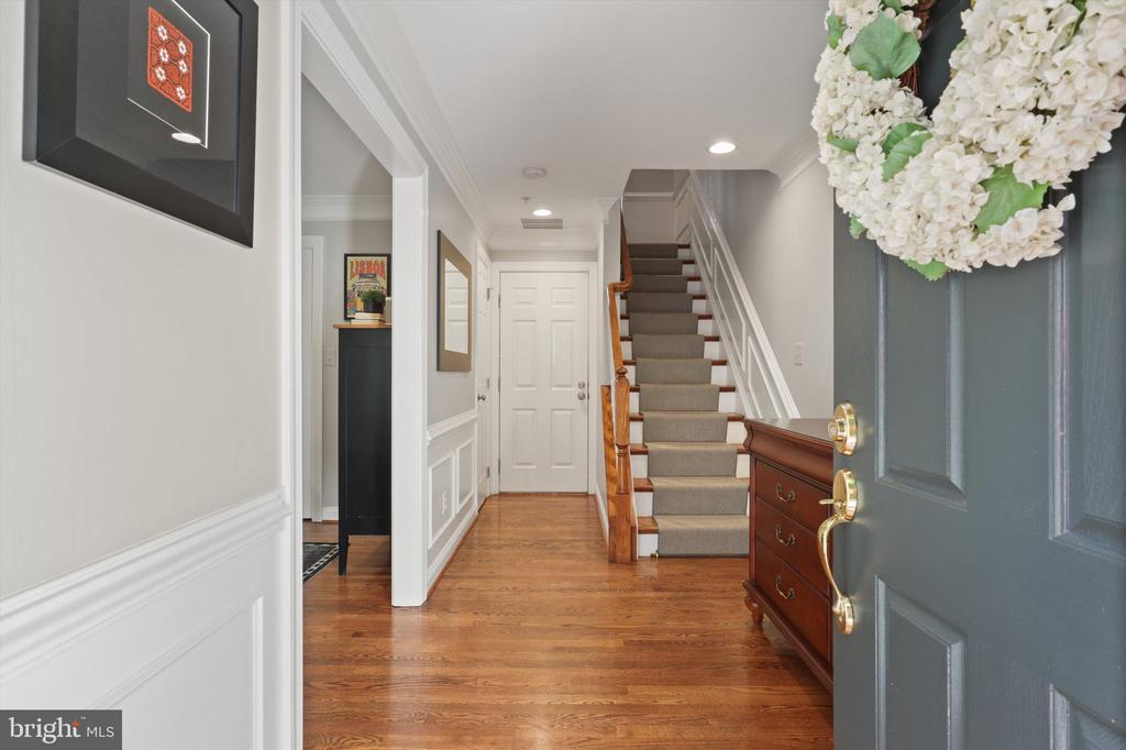 1223 ROUNDHOUSE LANE