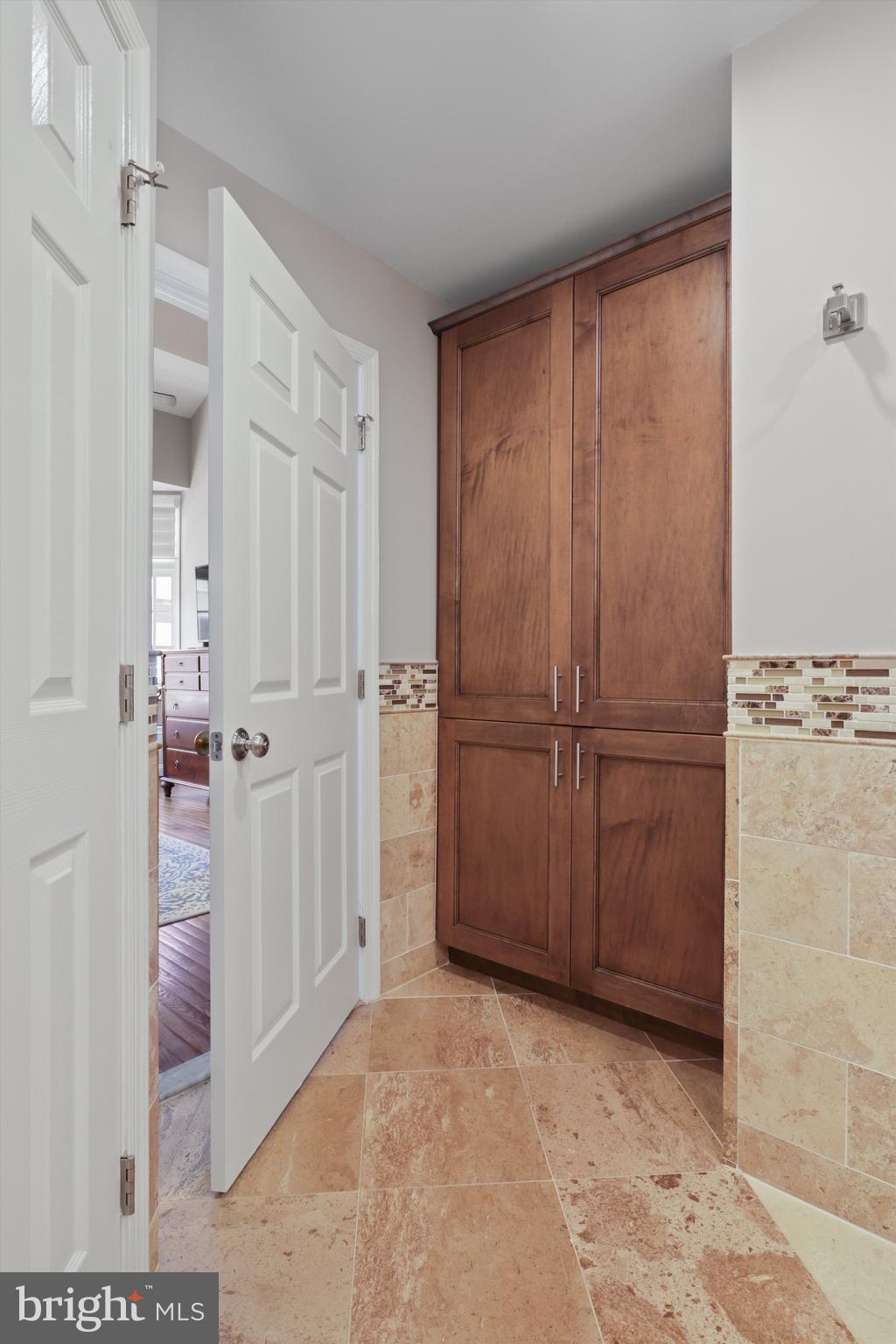 1223 ROUNDHOUSE LANE