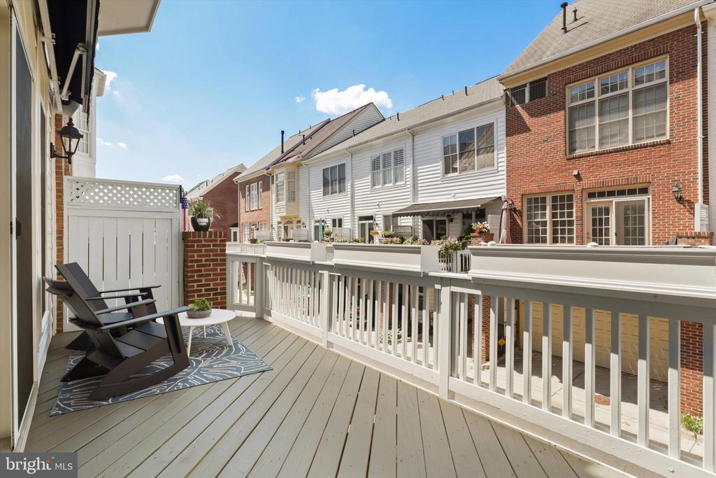 1223 ROUNDHOUSE LANE