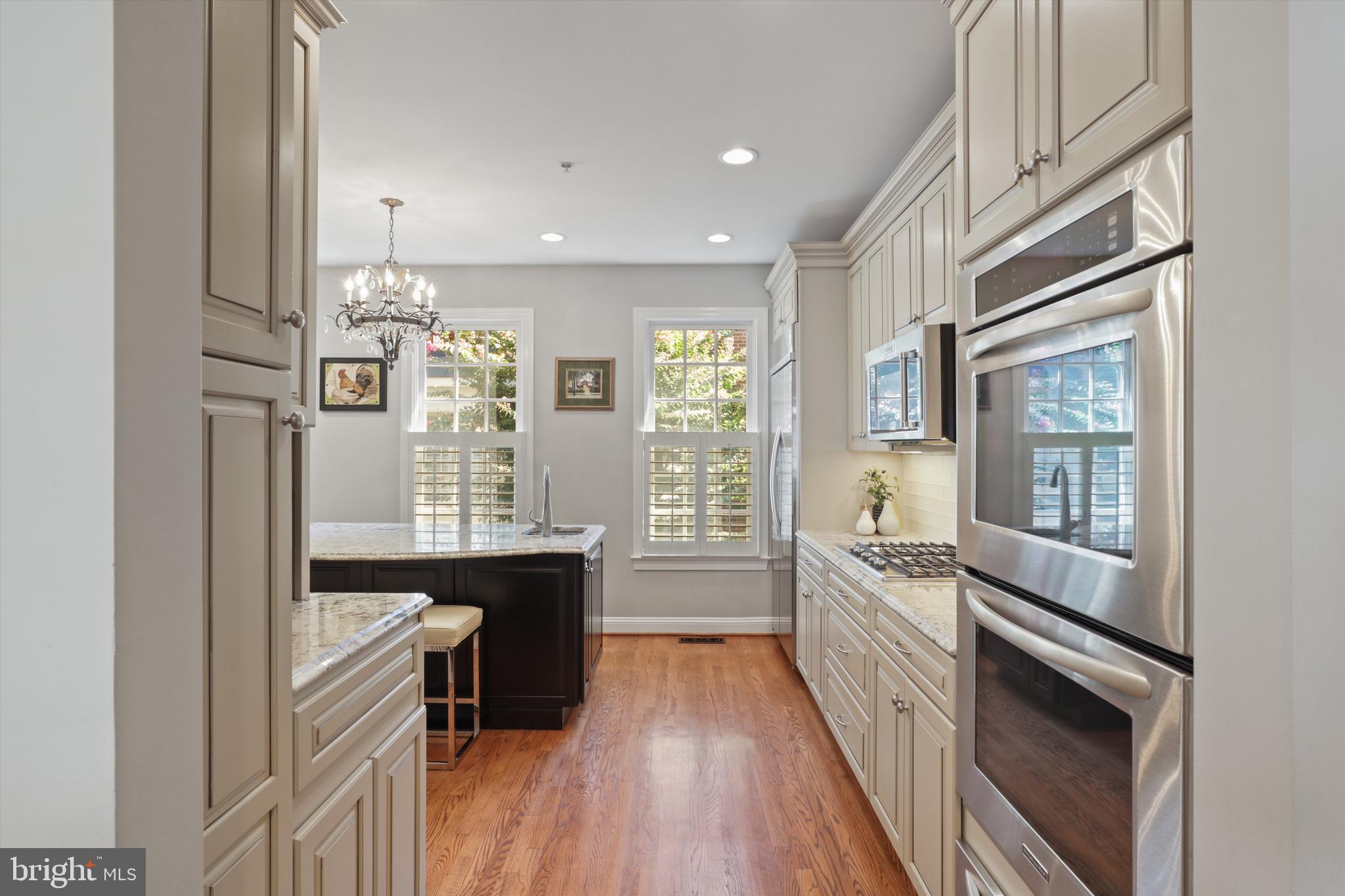 1223 ROUNDHOUSE LANE