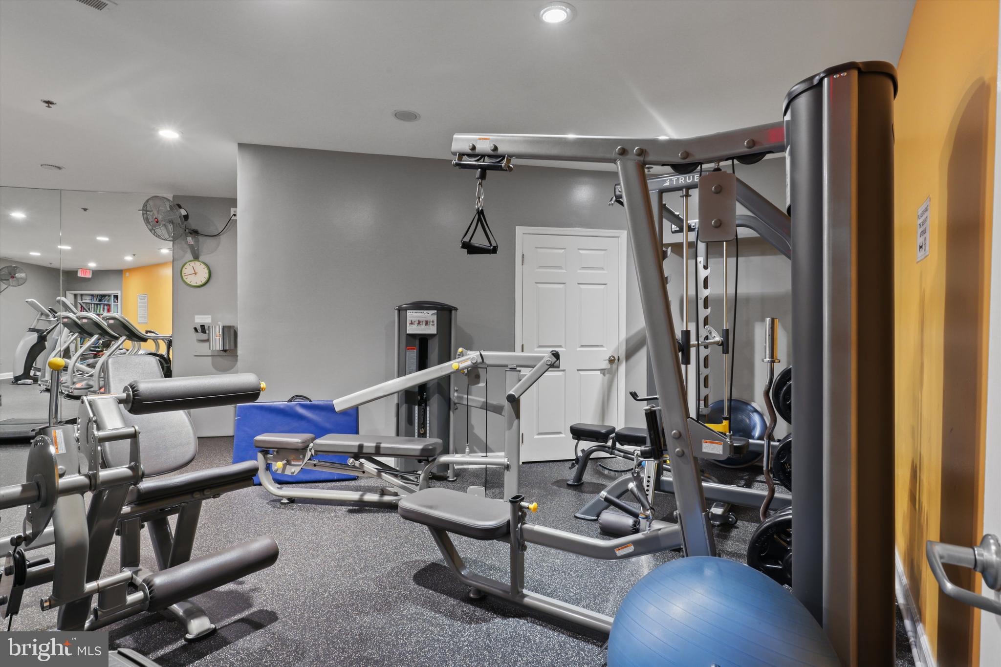 1223 ROUNDHOUSE LANE