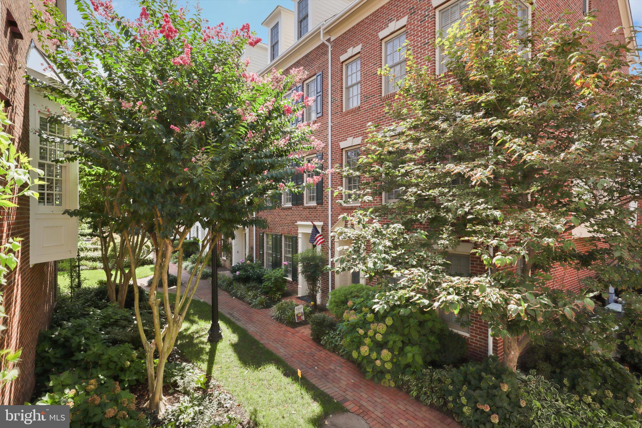 1223 ROUNDHOUSE LANE