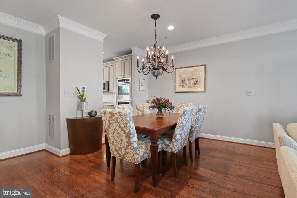 1223 ROUNDHOUSE LANE