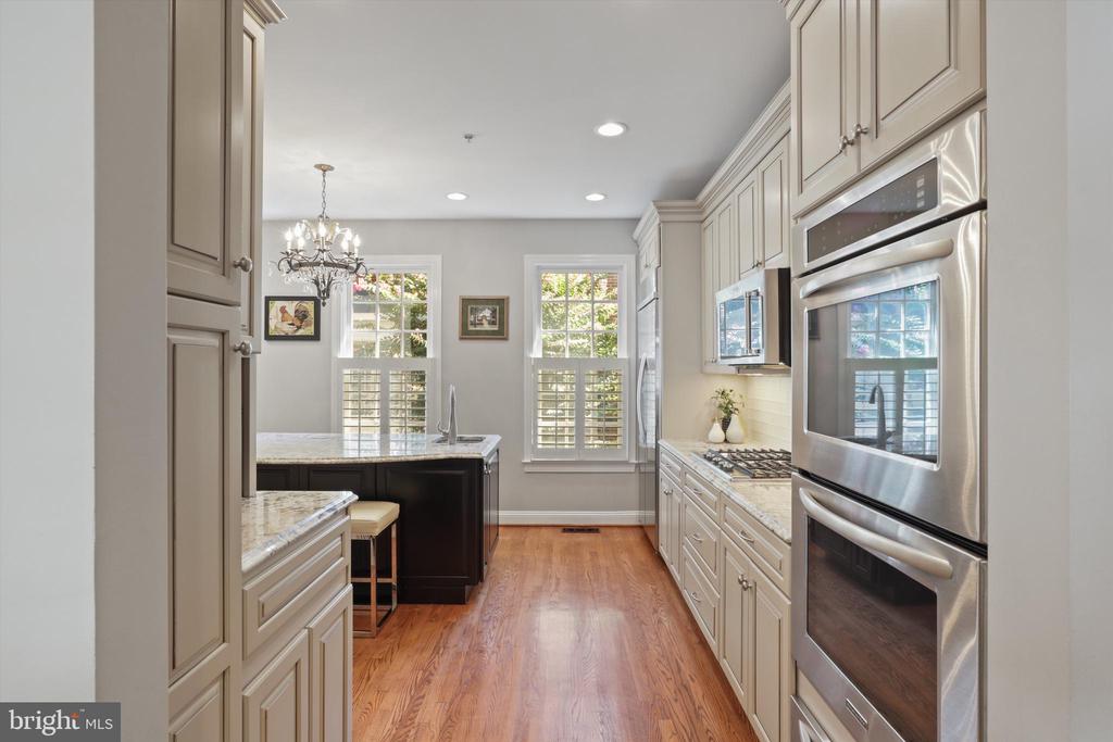 1223 ROUNDHOUSE LANE