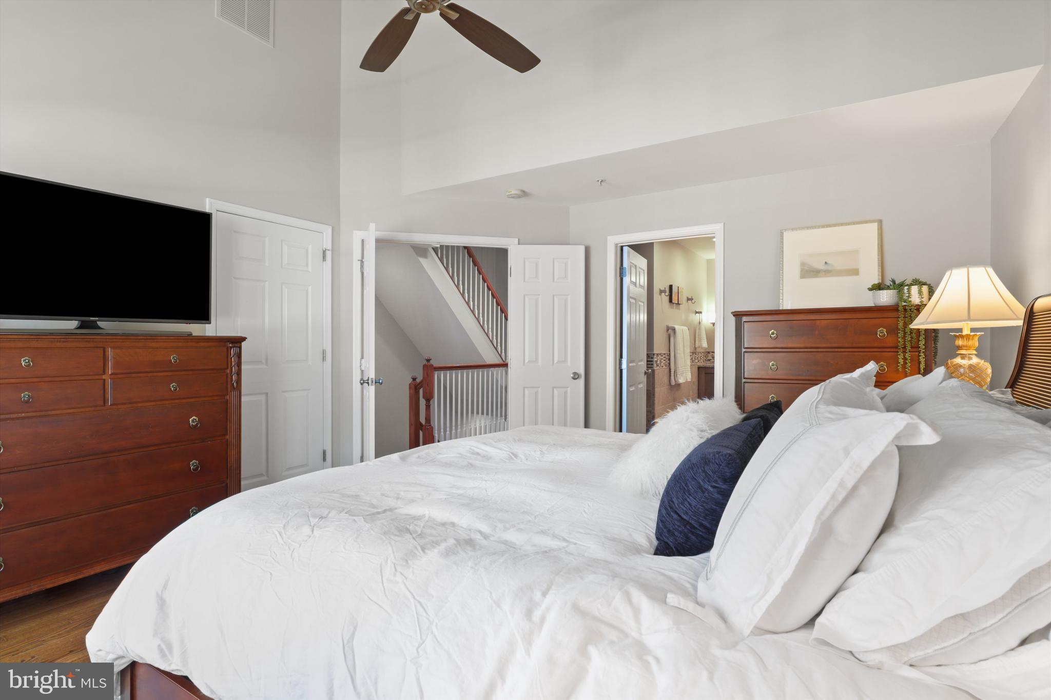 1223 ROUNDHOUSE LANE