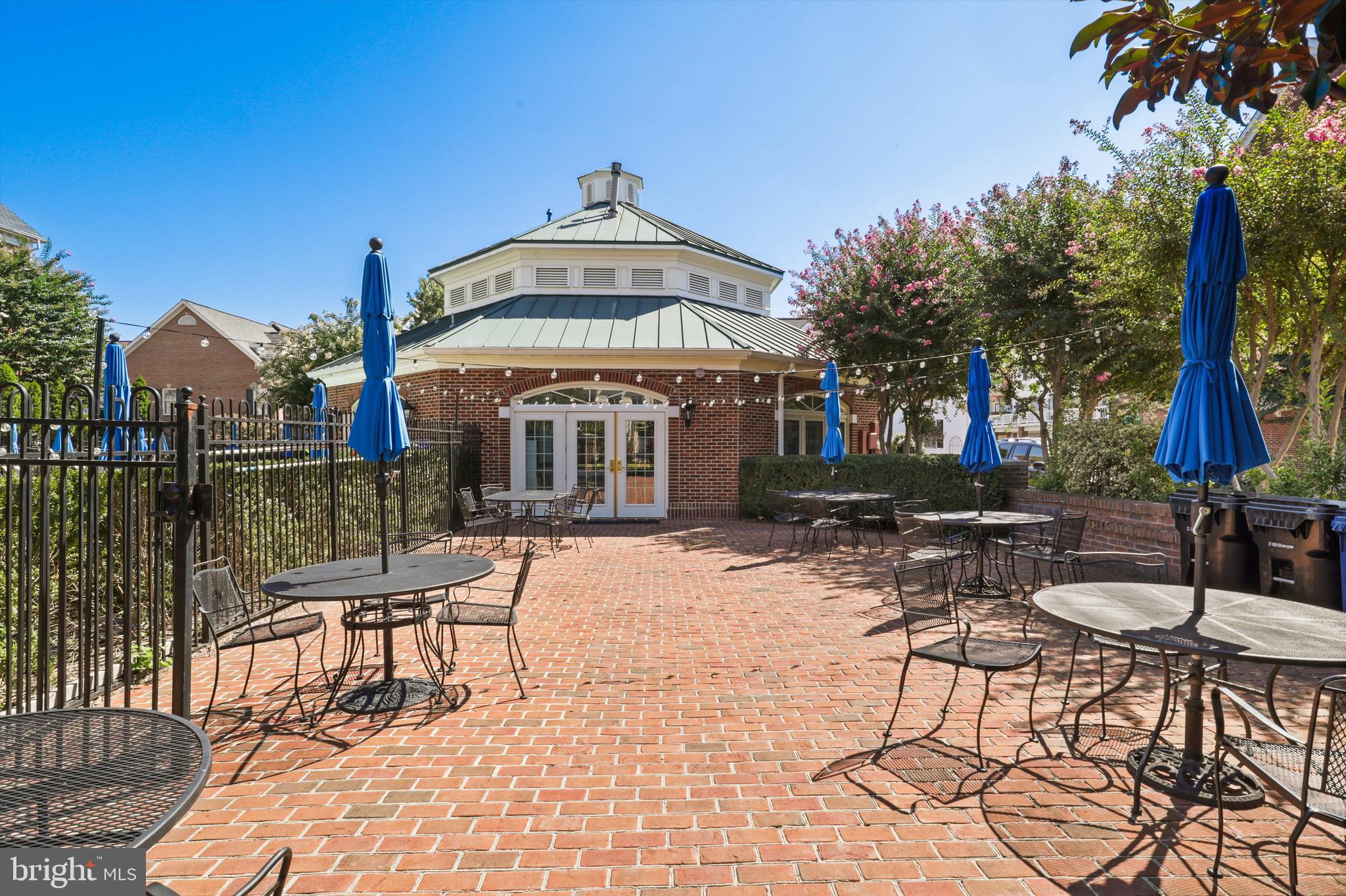 1223 ROUNDHOUSE LANE