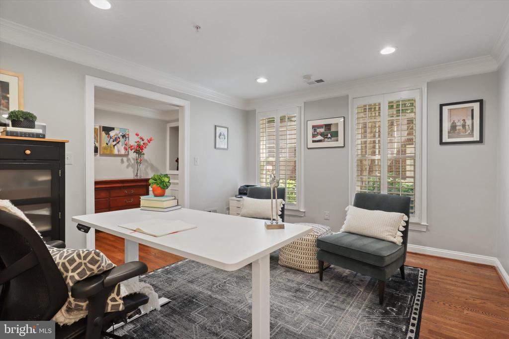 1223 ROUNDHOUSE LANE