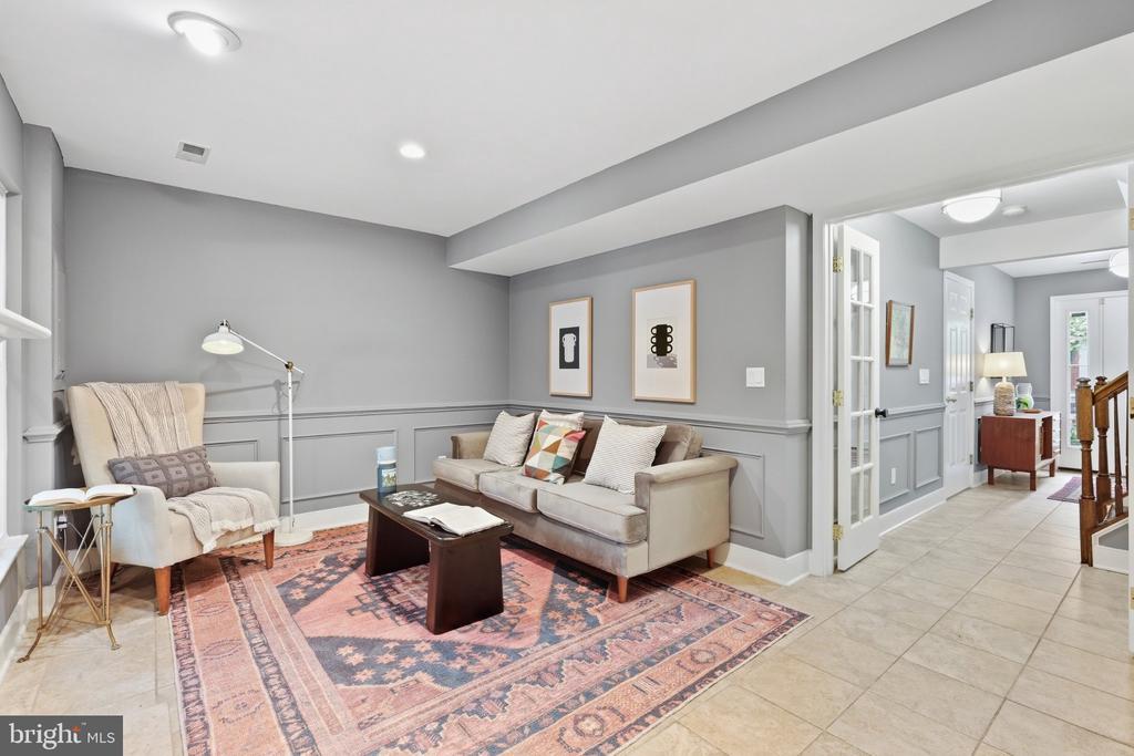 921 ROLFE PLACE