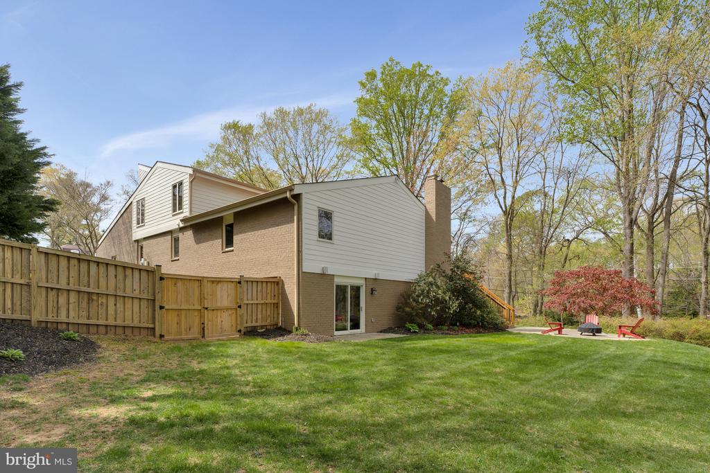 10226 Cedar Pond Dr
