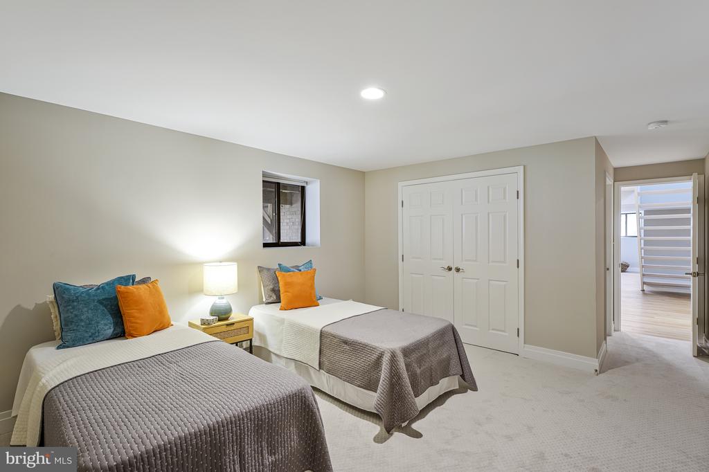 10226 Cedar Pond Dr