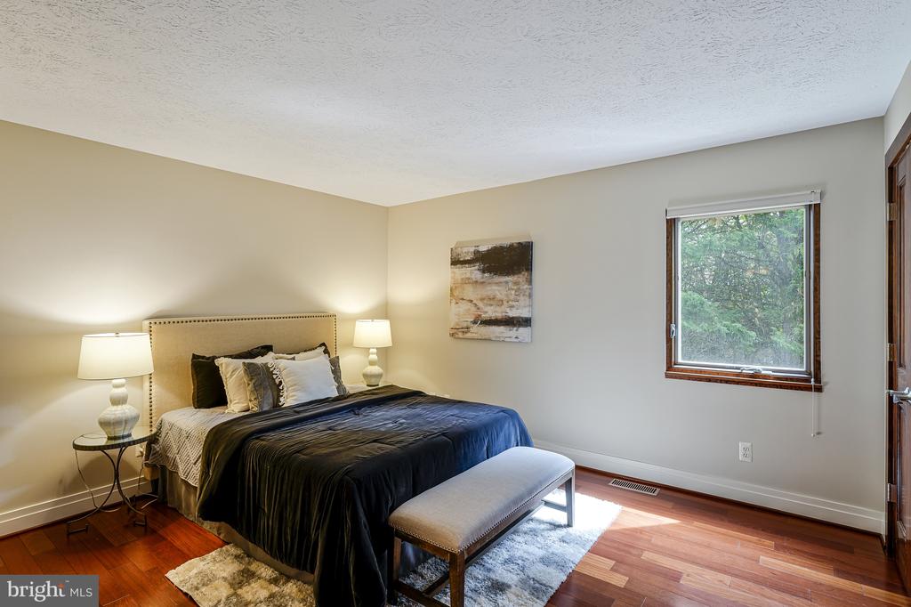10226 Cedar Pond Dr