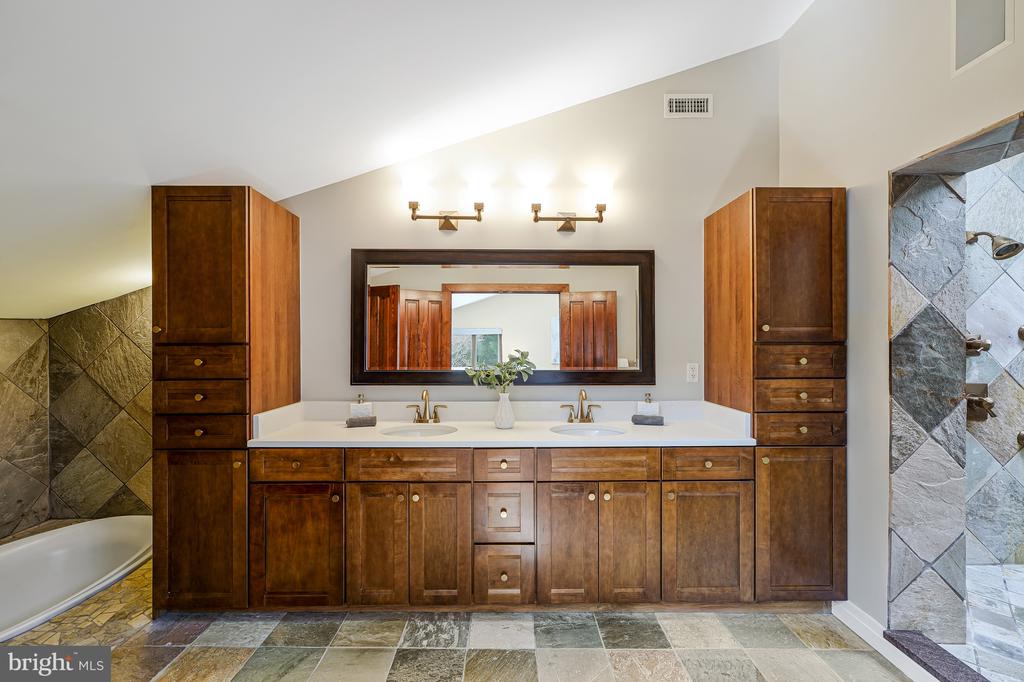 10226 Cedar Pond Dr