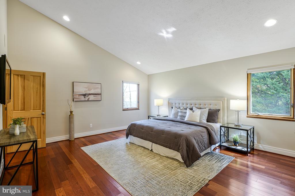 10226 Cedar Pond Dr