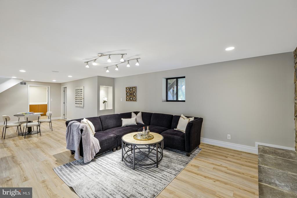 10226 Cedar Pond Dr