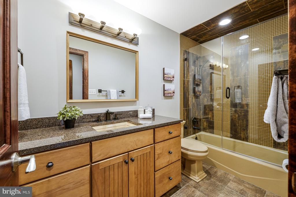 10226 Cedar Pond Dr