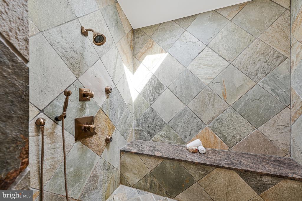 10226 Cedar Pond Dr