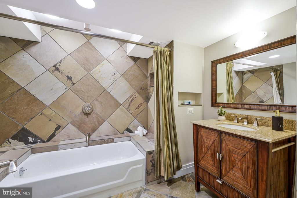 10226 Cedar Pond Dr
