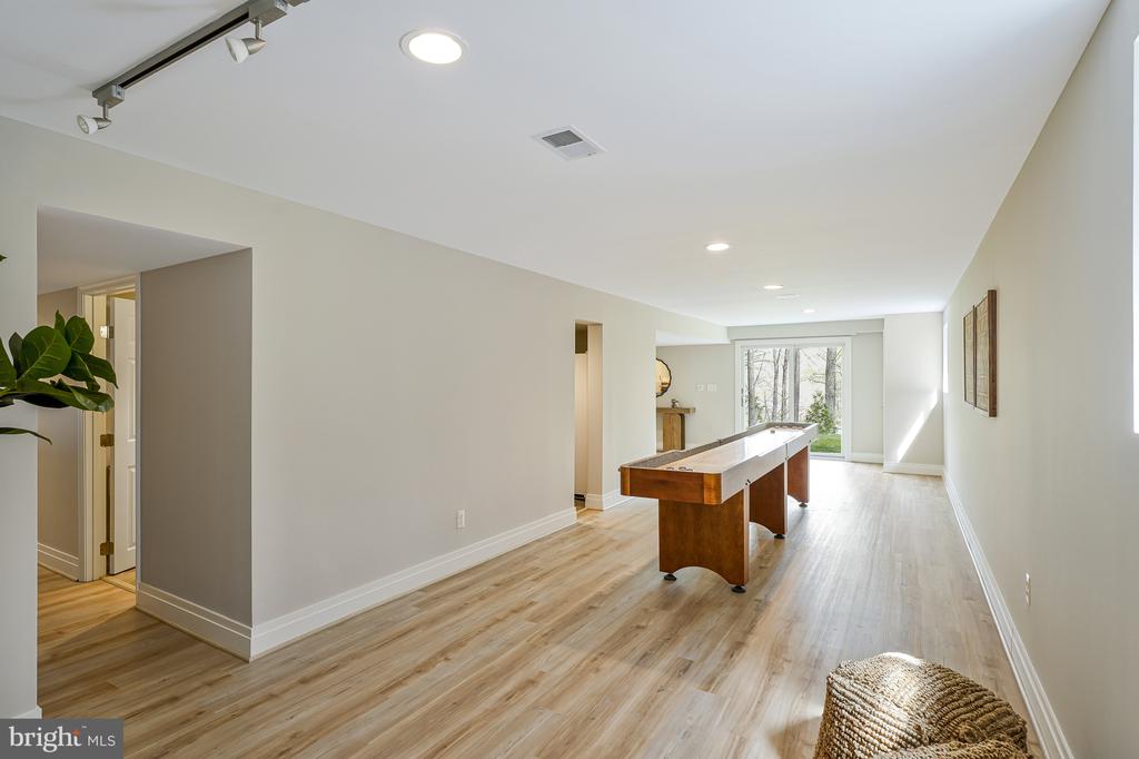 10226 Cedar Pond Dr
