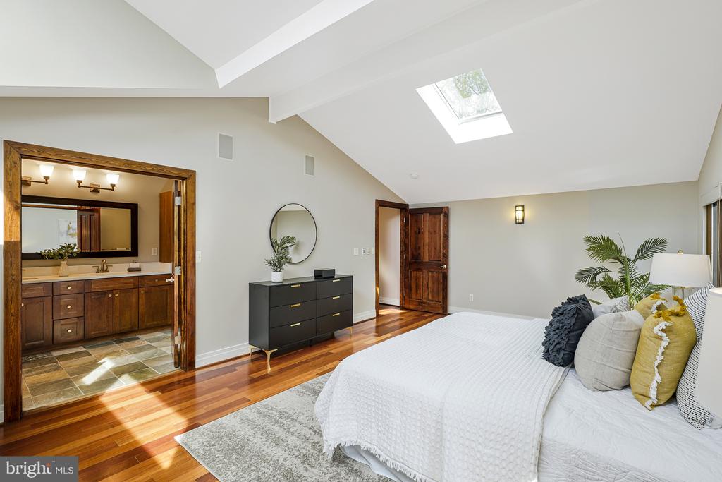 10226 Cedar Pond Dr