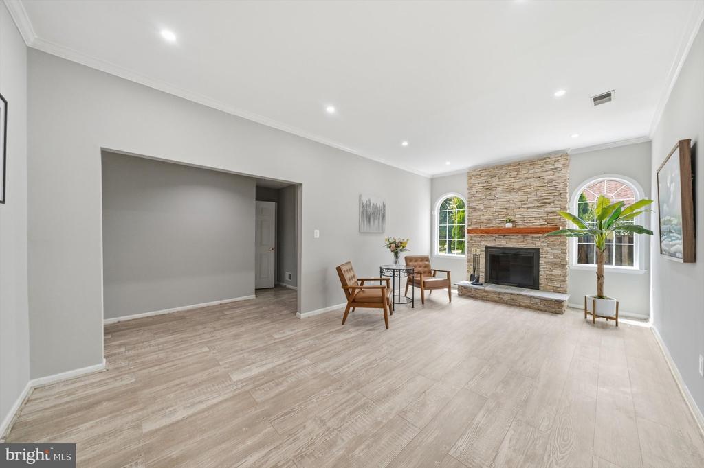 8518 REHOBOTH COURT