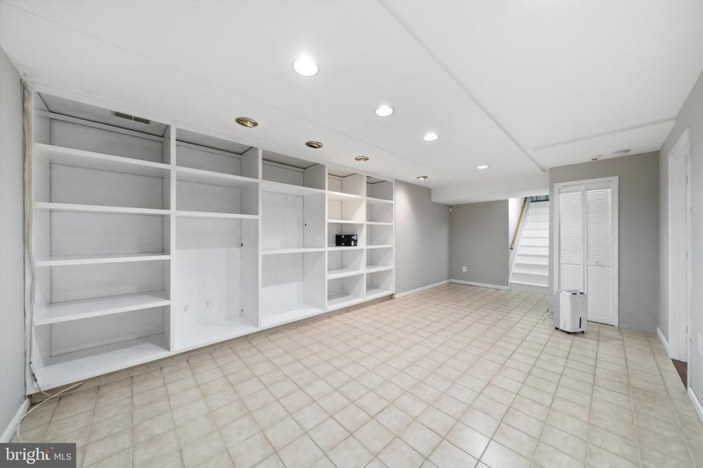 8518 REHOBOTH COURT