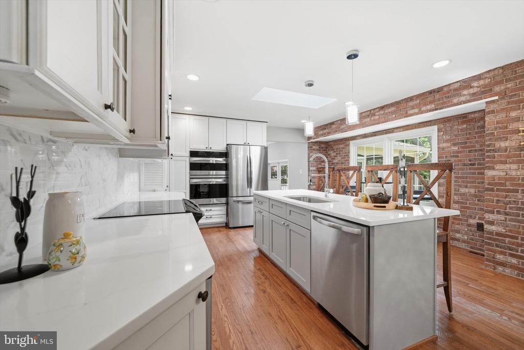 8518 REHOBOTH COURT