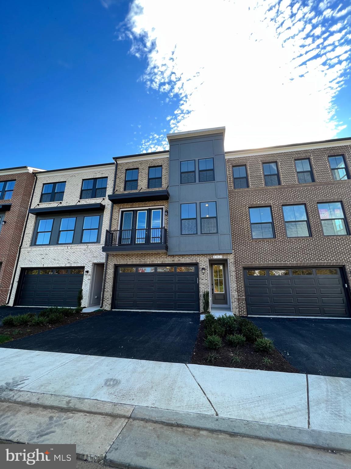 43421 Farringdon Sq