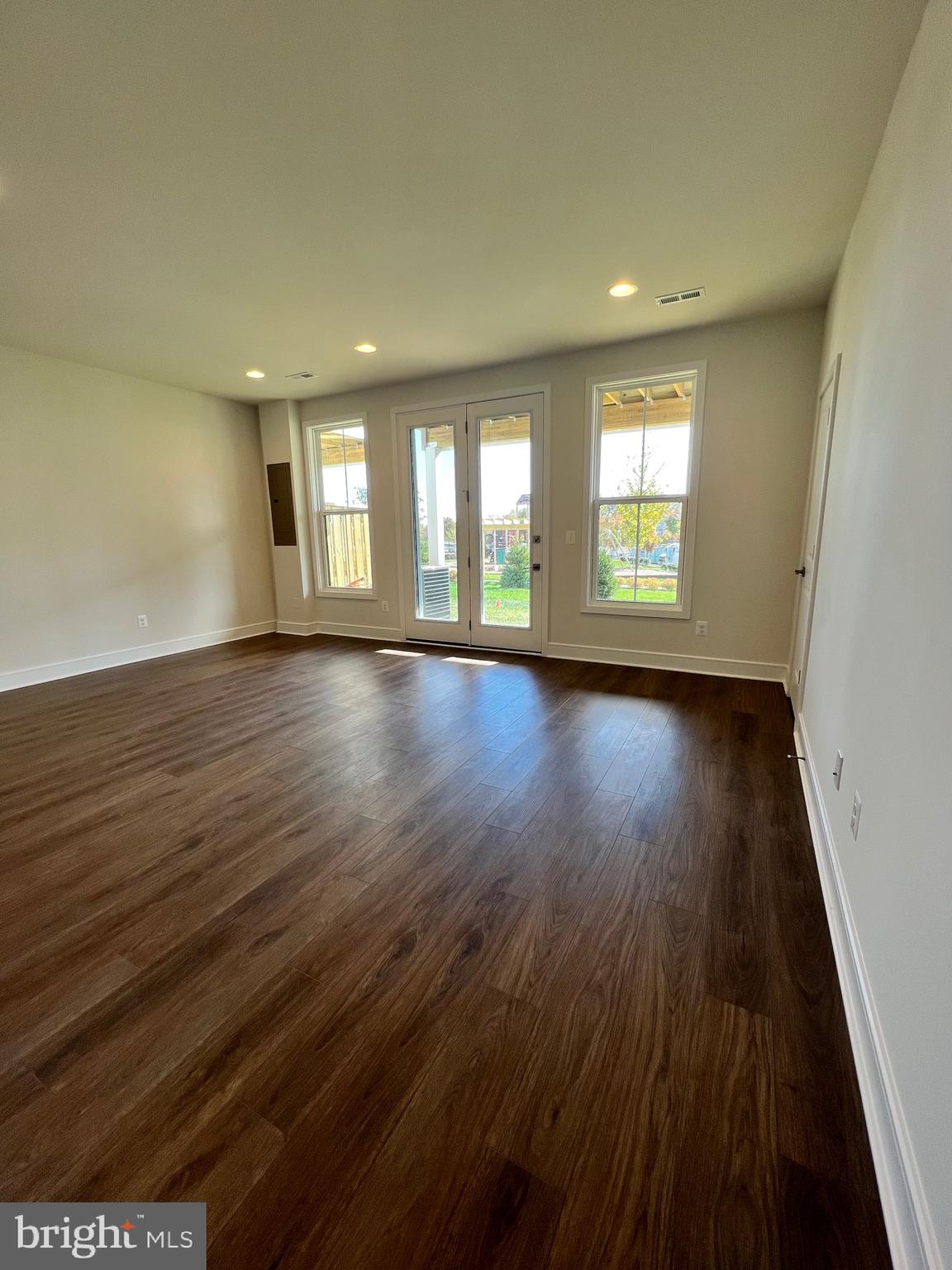 43421 Farringdon Sq