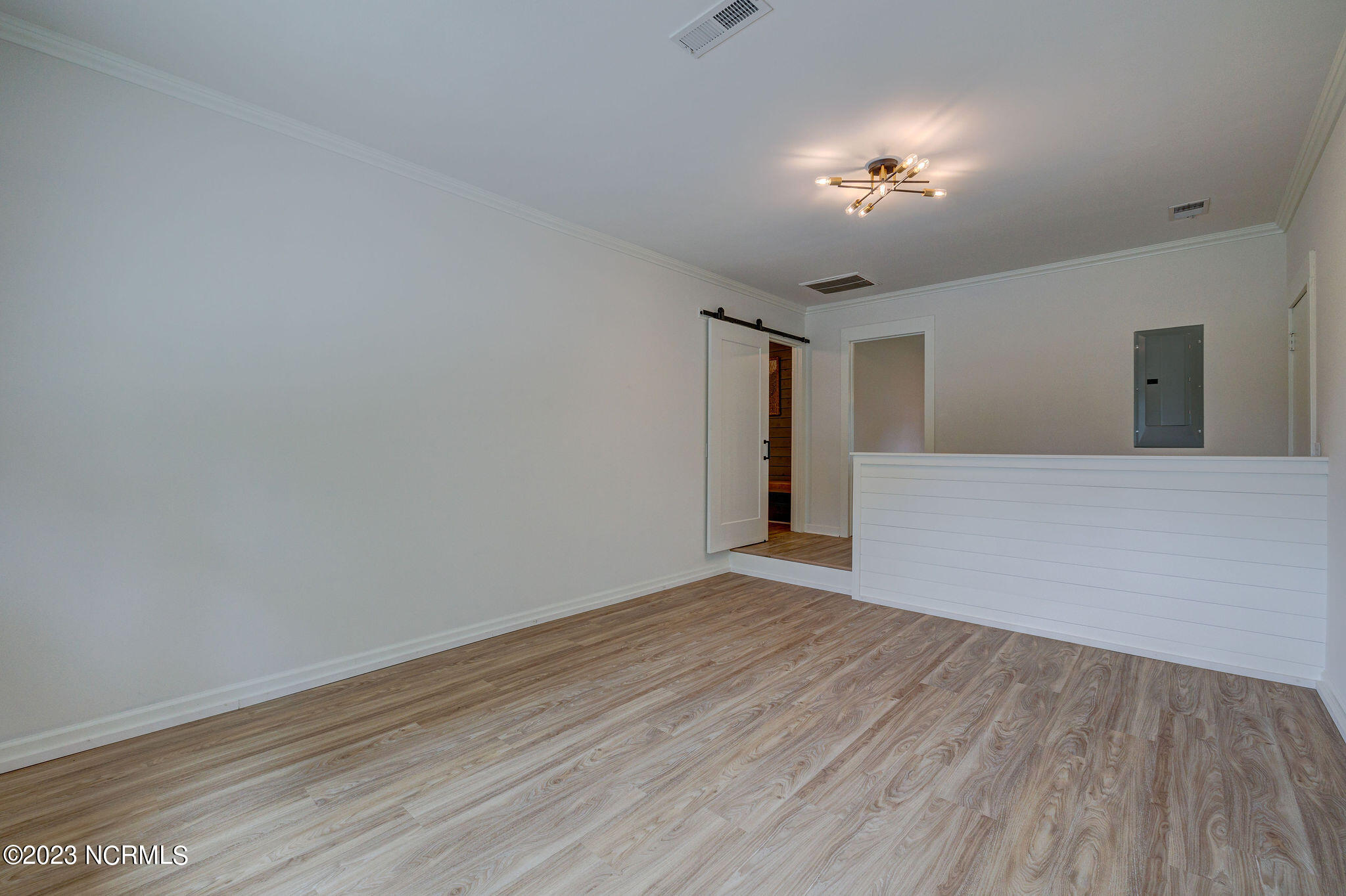 3504 Middle Sound Loop Road