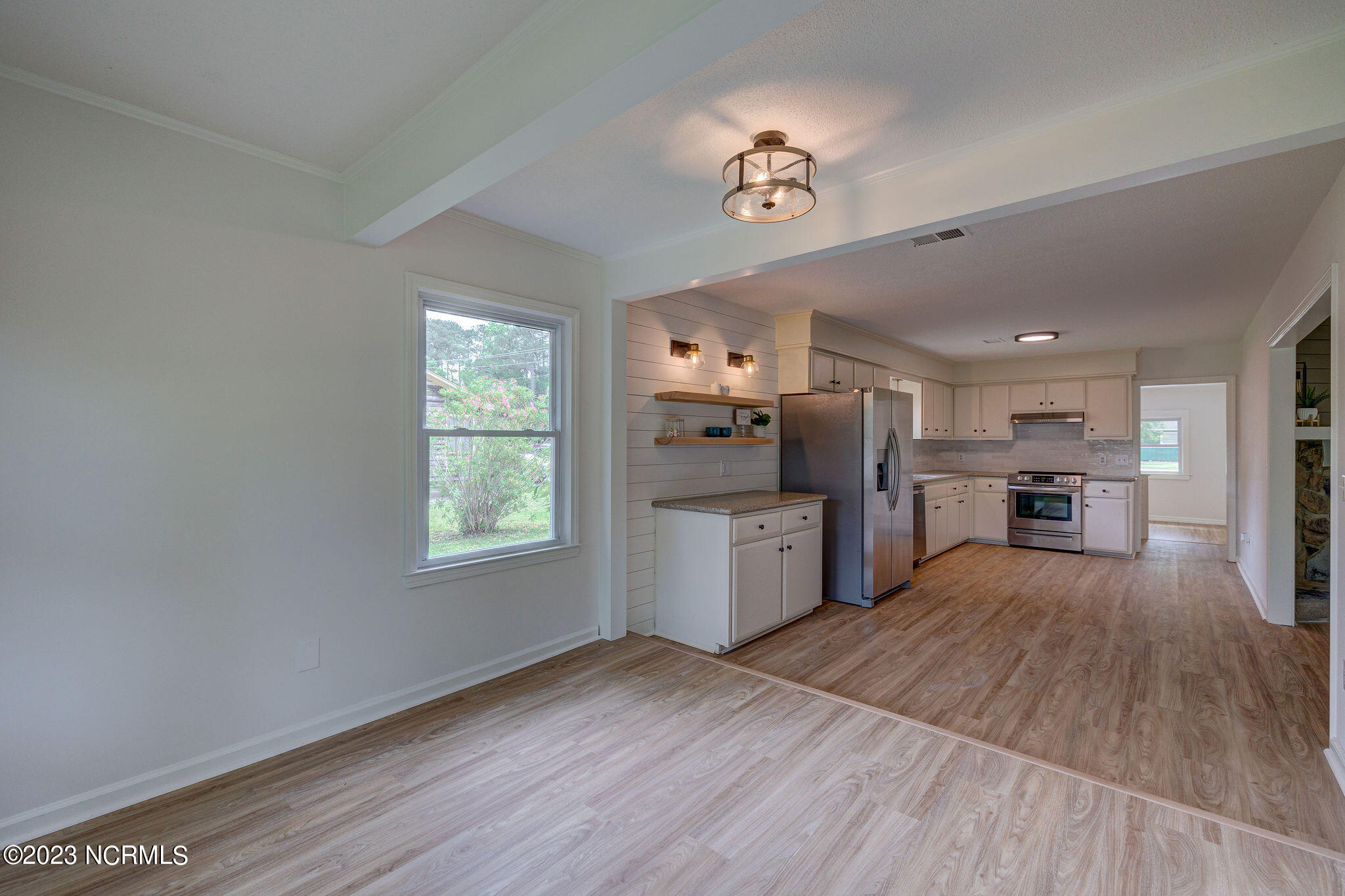 3504 Middle Sound Loop Road