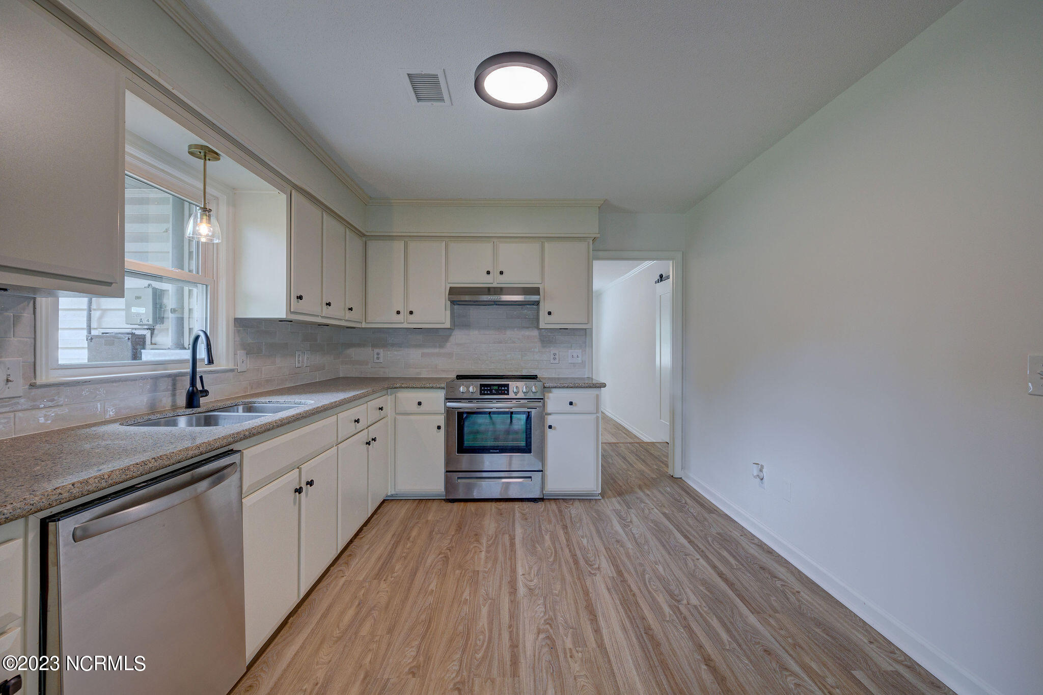 3504 Middle Sound Loop Road