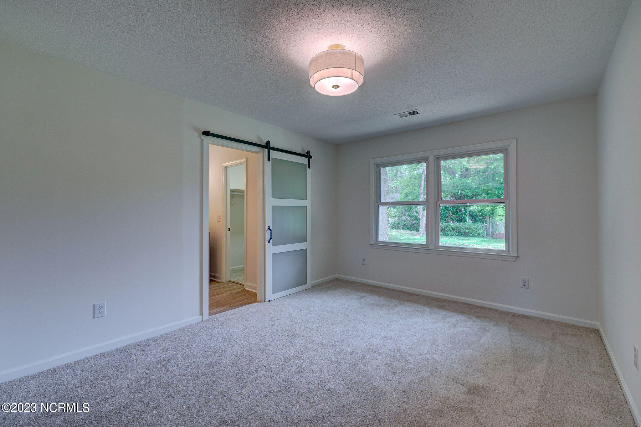 3504 Middle Sound Loop Road