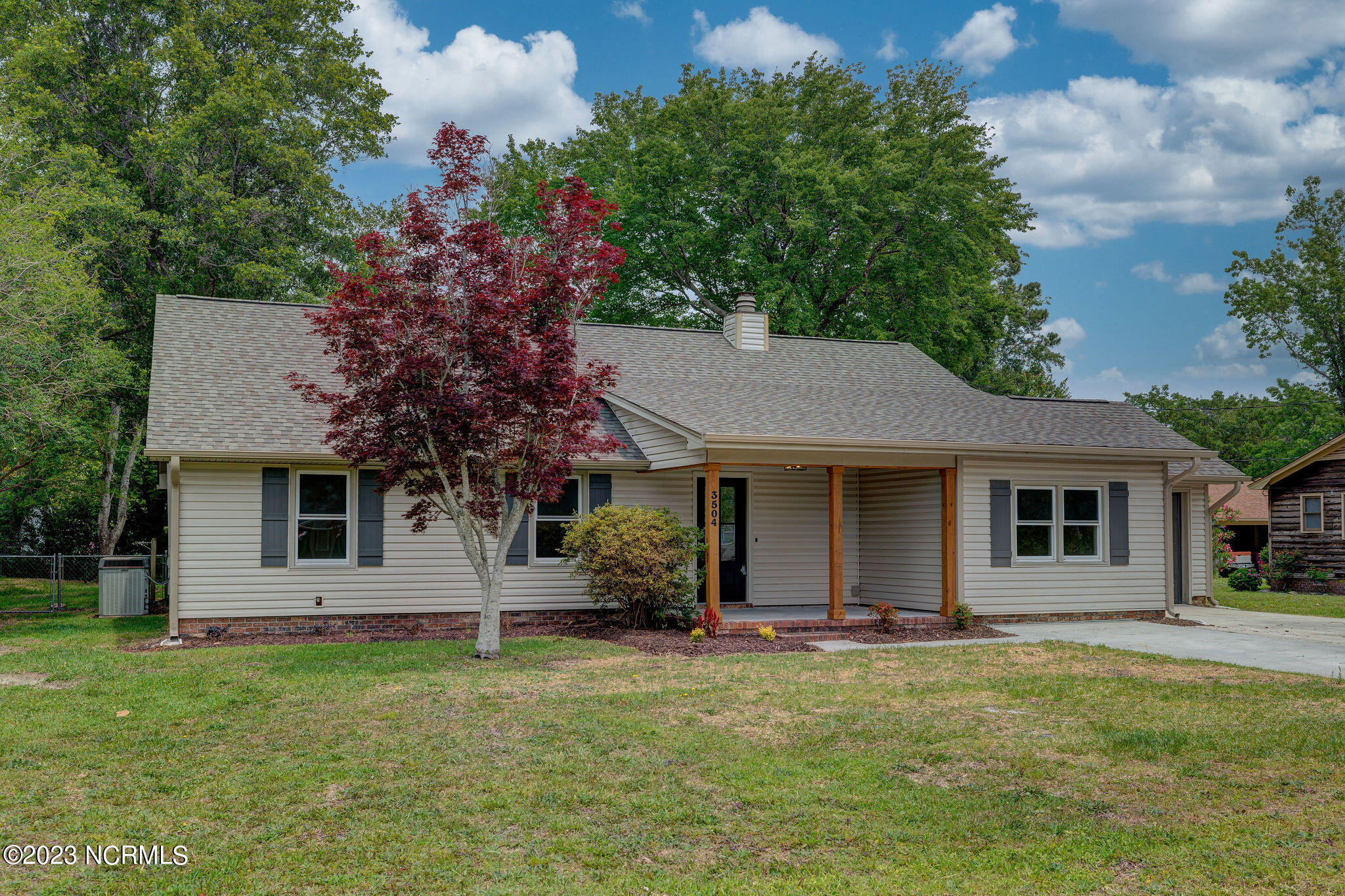 3504 Middle Sound Loop Road