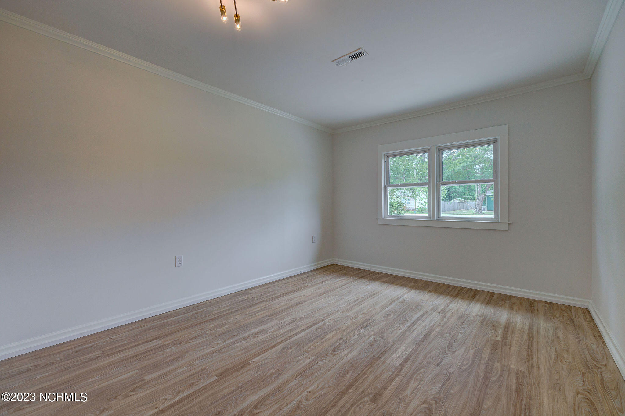 3504 Middle Sound Loop Road