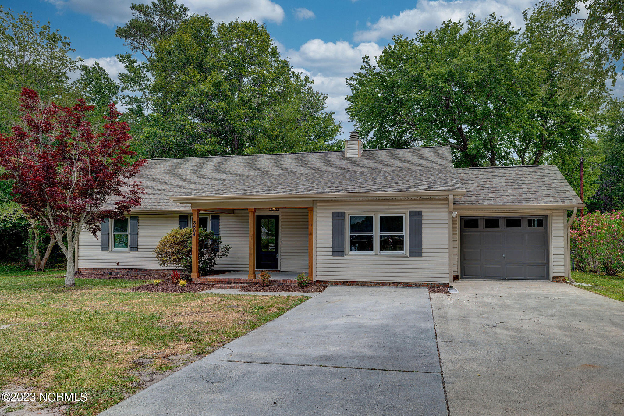 3504 Middle Sound Loop Road
