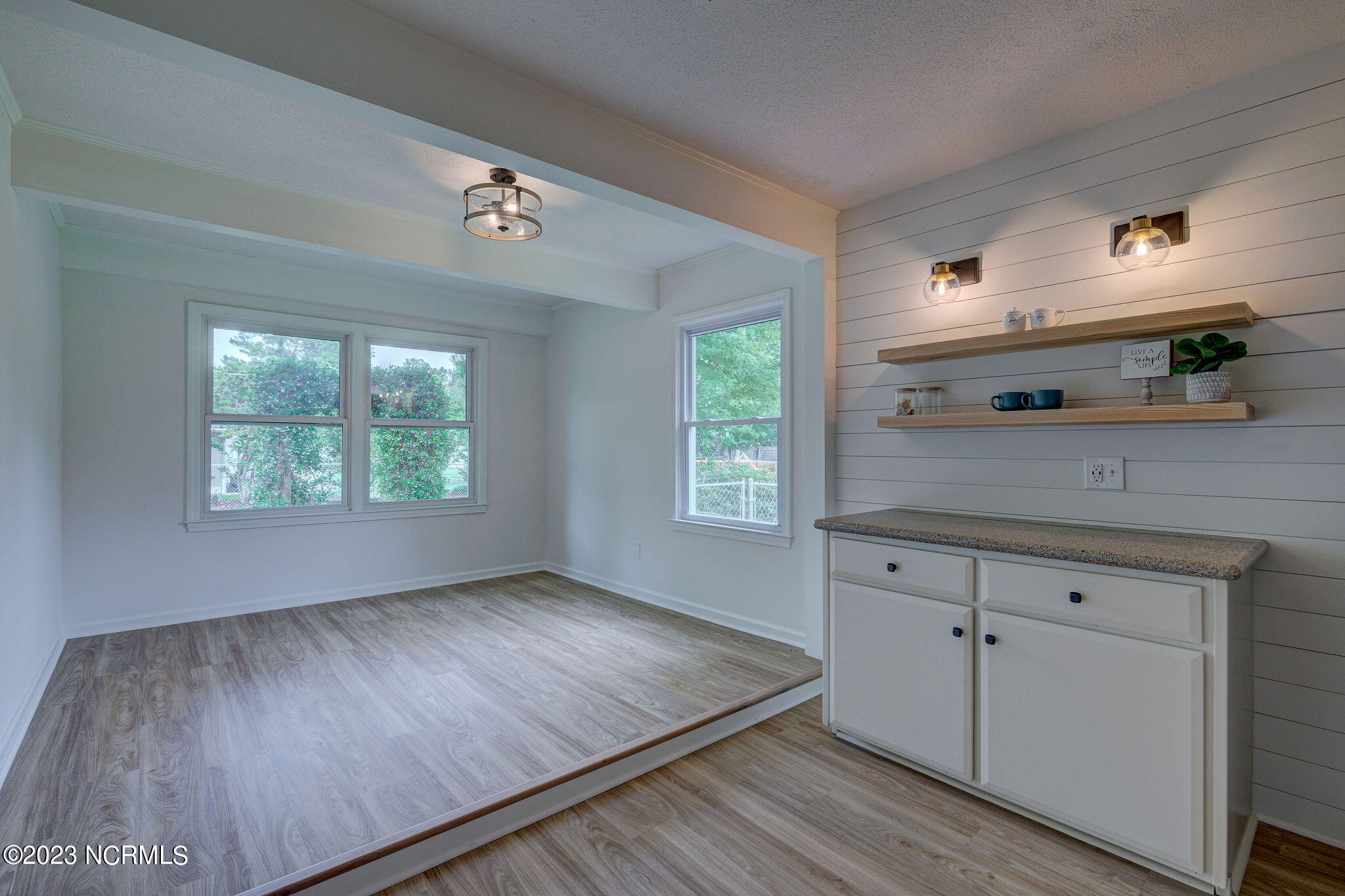 3504 Middle Sound Loop Road
